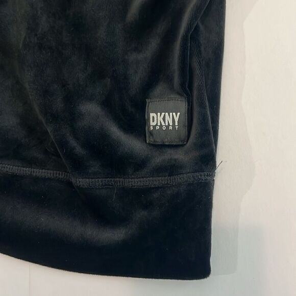 DKNY Sport Women’s Black Velour Raglan Sleeve Pullover Long Sleeve Size Medium - Picture 7 of 8
